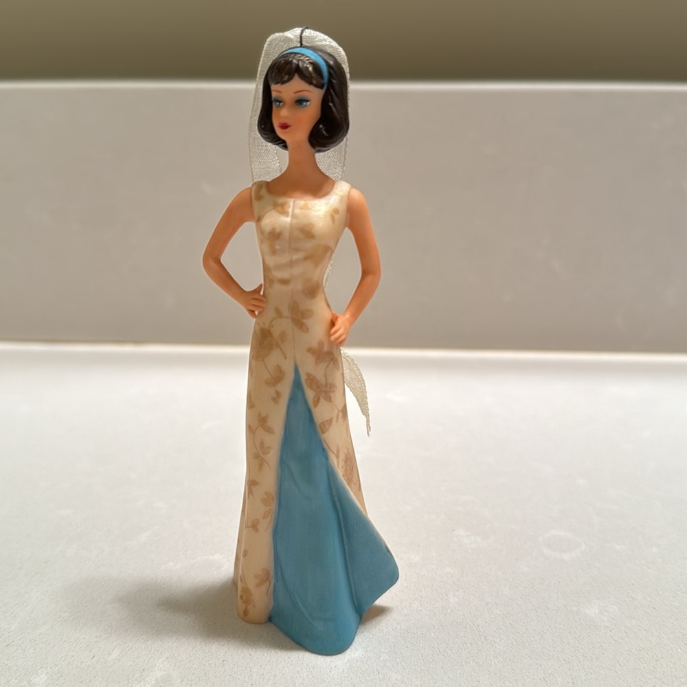 Evening Gala Barbie Ornament from Hallmark dated 2008 - Picture 4 of 9
